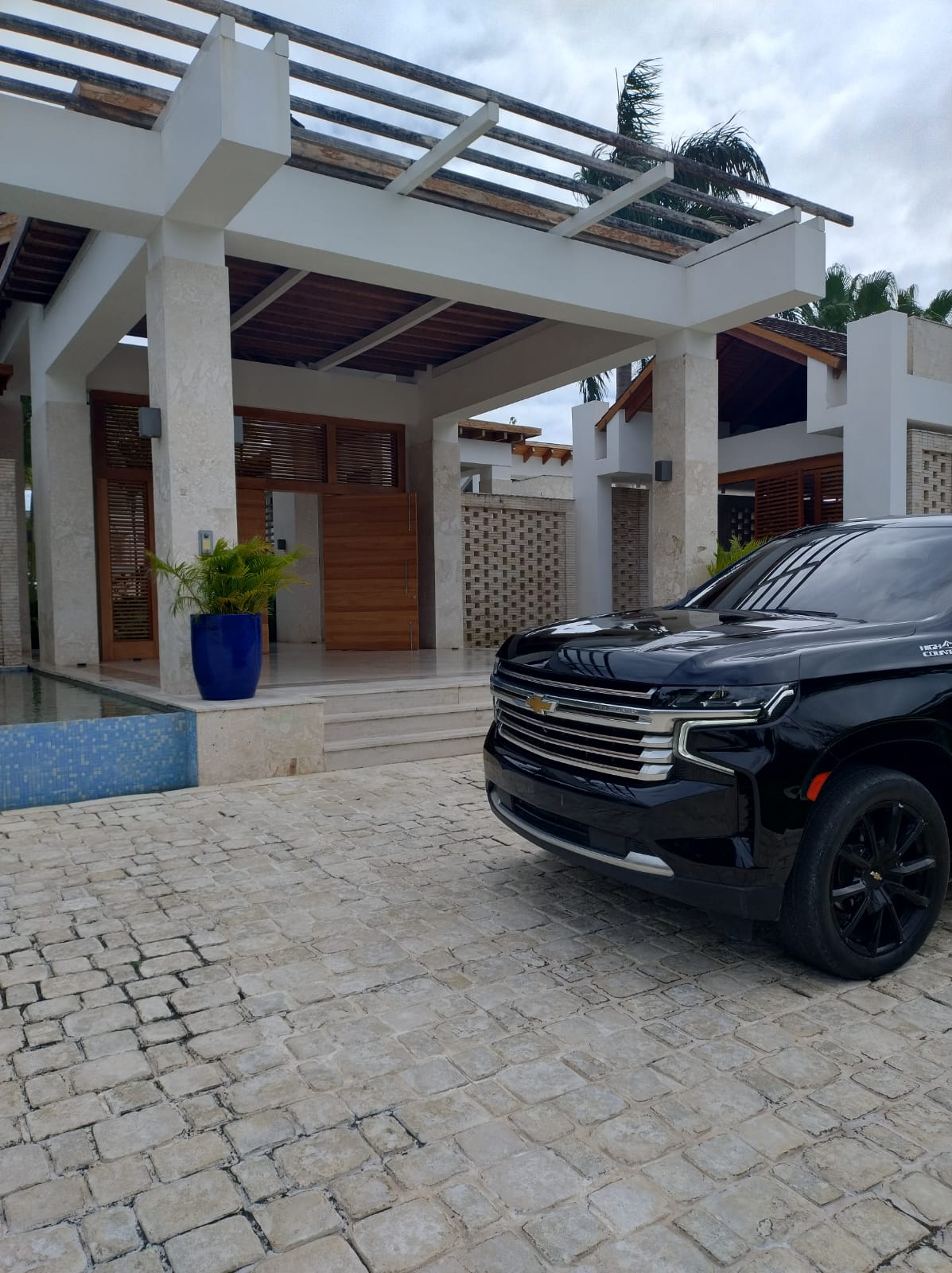 Black SUV arrival at a Punta Cana villa